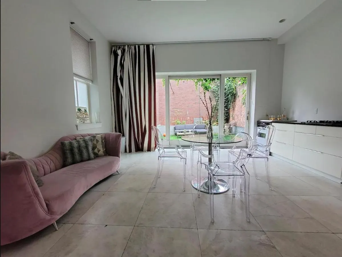 Luxurious Apartment With Backyard And Jacuzzi New York
